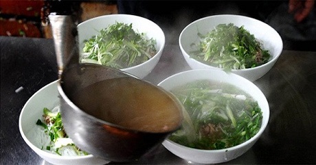 Phở Hà Nội qua con mắt của phóng viên nước ngoài - 3 Phở vẫn đang biến đổi? (Nguồn: AFP)