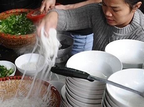 Phở Hà Nội qua con mắt của phóng viên nước ngoài - 1 Phở Hà Nội qua con mắt của phóng viên nước ngoài