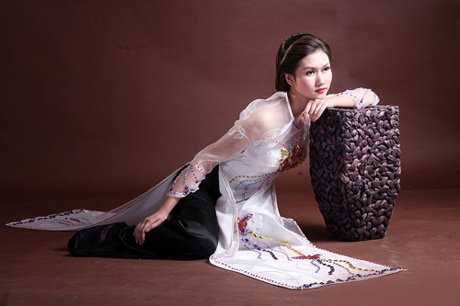 Hoa khôi xinh đẹp tuổi rắn: “Có kiêng có lành” - 4 Năm tuổi: “có kiêng có lành”