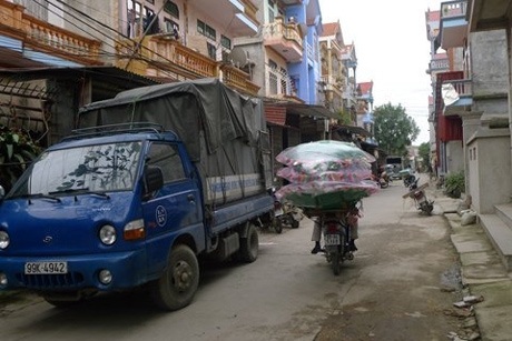 Ghé thăm "công xưởng" vàng mã lớn nhất Việt Nam - 2 Ghé thăm công xưởng vàng mã lớn nhất Việt Nam