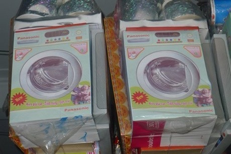 Ghé thăm "công xưởng" vàng mã lớn nhất Việt Nam - 12 Những chiếc máy giặt lồng ngang loại 1.