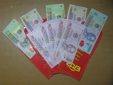 Tiệc tùng thâu đêm, sinh viên “cháy túi” - 1 Bội thu nhờ Tết