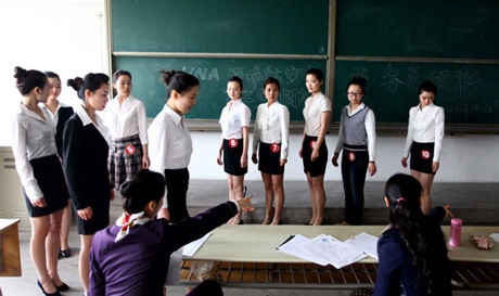 Trở thành tiếp viên hàng không luôn là mơ ước của không ít bạn trẻ TQ.