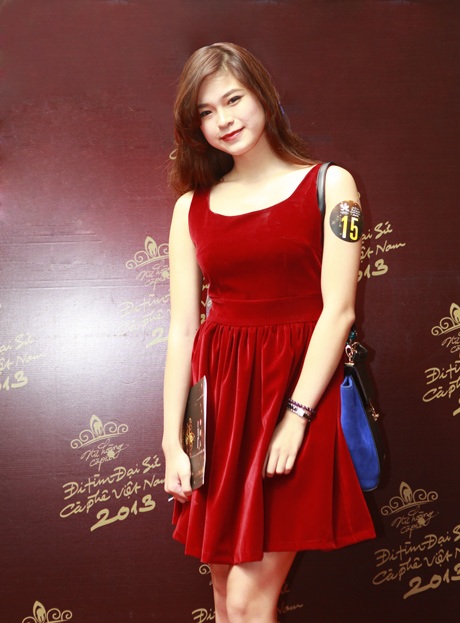 Miss Teen Diễm Trang thử sức làm “Đại sứ cà phê” - 10 Không chỉ thể hiện khả năng tạo dáng, biểu cảm trước ống kính...