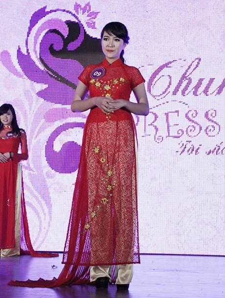 Ngắm nhan sắc rực rỡ nữ sinh Báo chí đêm chung kết - 4 Thướt tha trang trang phục áo dài