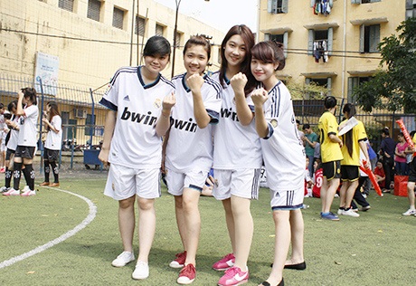 Diện quần đùi áo số, nữ sinh rạng rỡ "hút hồn" phái mạnh - 3 XH15C chọn màu áo Real Madrid làm đồng phục thi đấu