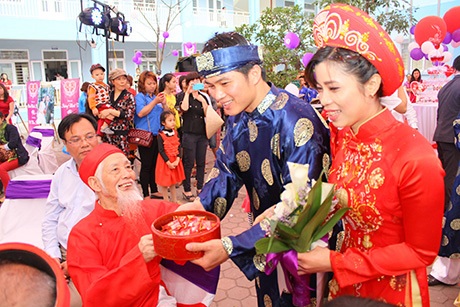 Hào hứng đám cưới tập thể “siêu” tiết kiệm tại Hà Nội - 10 Mời trầu gia đình hai bên