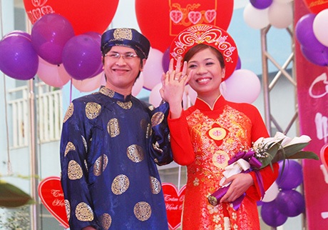 Hào hứng đám cưới tập thể “siêu” tiết kiệm tại Hà Nội - 7 Vậy là đôi bạn trẻ đã nên vợ nên chồng