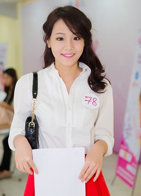 Những nữ sinh xinh xắn đất Hà thành đến đăng ký dự thi