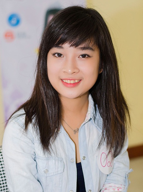 Những nữ sinh xinh xắn đất Hà thành đến đăng ký dự thi