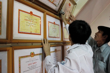 Được sống cùng con cháu là niềm hạnh phúc lớn lao của tuổi già.