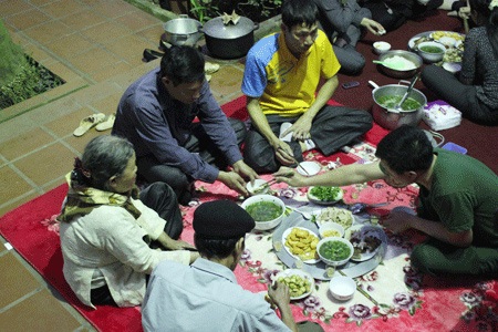 Được sống cùng con cháu là niềm hạnh phúc lớn lao của tuổi già.