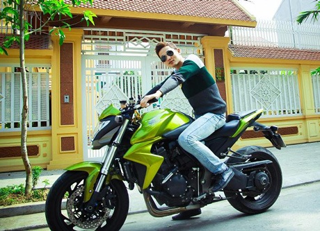 Chàng trai 9X kể chuyện tình yêu bằng clip lãng mạn - 1 Thế Hùng - chàng trai từng nổi danh với clip đình đám Quê tôi Thanh Hóa