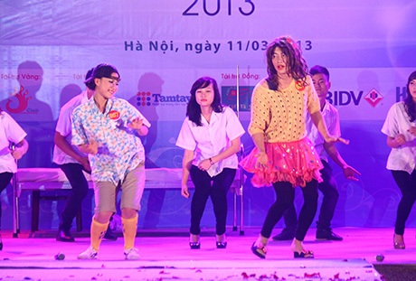 Sau cùng, đôi bạn trẻ đã quyết định cưới, hủy bỏ việc phá thai