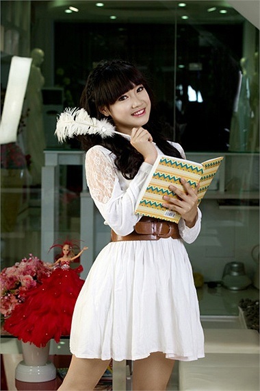 Cô bé “bánh tráng” Nhã Phương xinh như thiên thần - 4 Cũng giống như trong phim, ngoài đời Nabi Nhã Phương cũng sở hữu vẻ đẹp trong sáng, thánh thiện.