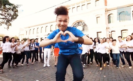 Sốt "Khúc hát đồng lòng" do 100 nghệ sĩ nổi tiếng thu âm - 3 Mai Châm