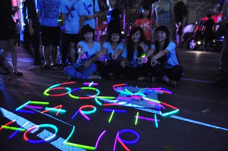 Xếp chữ ủng hộ Giờ Trái đất