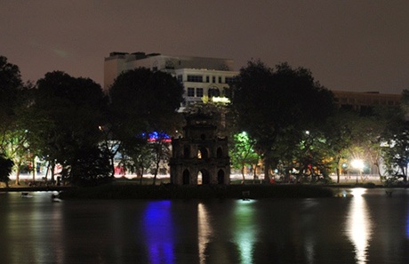 Tháp Rùa lặng lẽ không ánh đèn