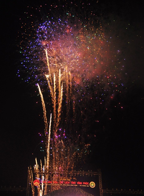 Mãn nhãn màn pháo hoa khai mạc tuần lễ VHDL Vĩnh Phúc - 10 Lê Trường