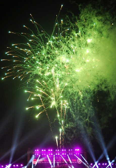 Mãn nhãn màn pháo hoa khai mạc tuần lễ VHDL Vĩnh Phúc - 11 Lê Trường