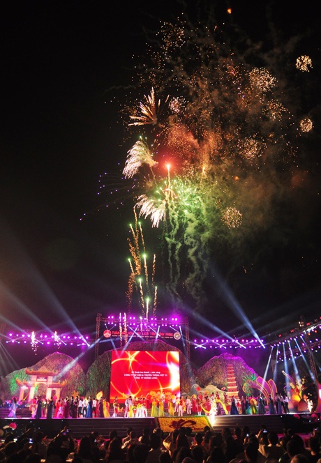 Mãn nhãn màn pháo hoa khai mạc tuần lễ VHDL Vĩnh Phúc - 7 Lê Trường