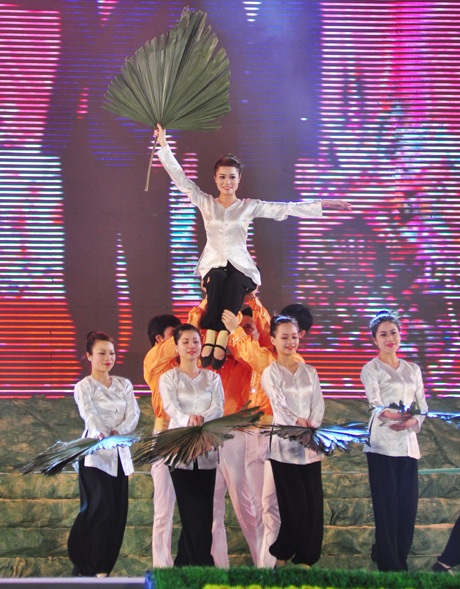 Mãn nhãn màn pháo hoa khai mạc tuần lễ VHDL Vĩnh Phúc - 5 Lê Trường