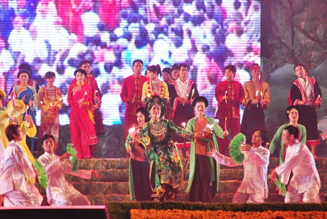 Mãn nhãn màn pháo hoa khai mạc tuần lễ VHDL Vĩnh Phúc - 3 Lê Trường