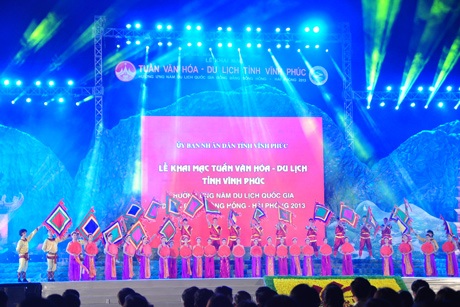 Mãn nhãn màn pháo hoa khai mạc tuần lễ VHDL Vĩnh Phúc - 1 Mãn nhàn màn pháo hoa khai mạc tuần lễ VHDL Vĩnh Phúc