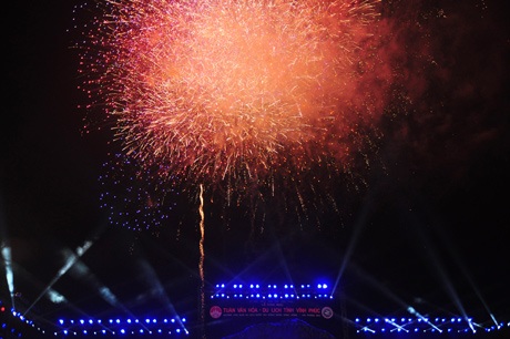 Mãn nhãn màn pháo hoa khai mạc tuần lễ VHDL Vĩnh Phúc - 13 Lê Trường