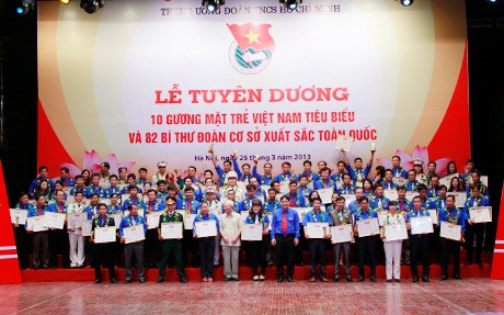 Chương trình văn nghệ của tuổi trẻ Việt Nam tại lễ trao thưởng.