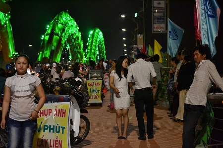 Giới trẻ Đà Nẵng “mê mệt” vẻ đẹp của 2 cây cầu mới - 4 Hai cây cầu mới thu hút lượng lớn teen thành phố đến vui chơi