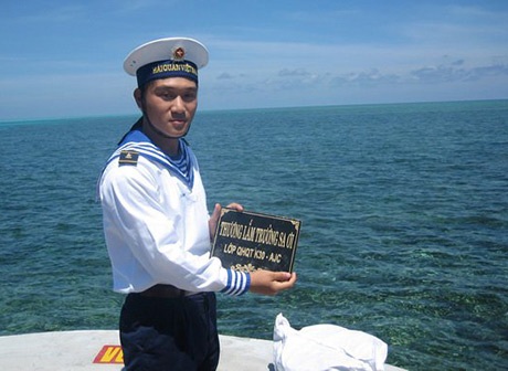 Chàng MC sinh viên nổi tiếng dự định mở triển lãm Trường Sa - 3 Chàng MC trẻ Bùi Nguyên Bảo