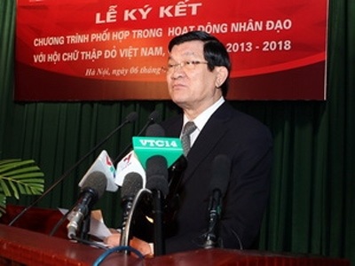 "Nhân đạo là truyền thống tốt đẹp của dân tộc Việt" - 1 Chủ tịch nước Trương Tấn Sang, phát biểu tại Lễ ký kết. (Ảnh: Nguyễn Khang/TTXVN)