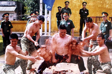 Cận cảnh "tuyệt kỹ" võ thuật của đặc công Việt Nam - 3 Tuyệt kỹ kungfu.(Chụp lại từ hình ảnh của Binh chủng Đặc công)
