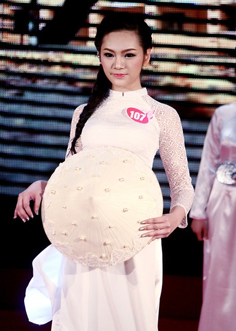 Thiếu nữ chuyên Ams đăng quang hoa khôi học sinh cấp 3 Hà Nội - 5 Các thí sinh duyên dáng trong trang phục áo dài