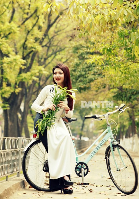 Ngắm hoa khôi Thùy Dương rạng ngời bên sắc loa kèn - 4 Vũ Phong