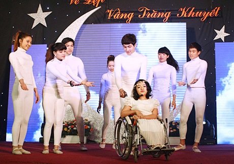 Khoảnh khắc ấn tượng đêm chung kết "Vẻ đẹp vầng trăng khuyết" - 1 Khoảnh khắc ấn tượng đêm chung kết Vẻ đẹp vầng trăng khuyết