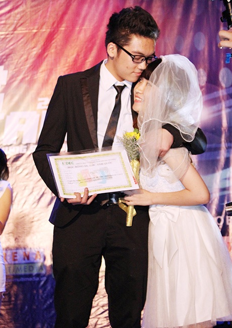 Nguyễn Hải Sơn và Trần Thái Linh ăn mừng giải nhì