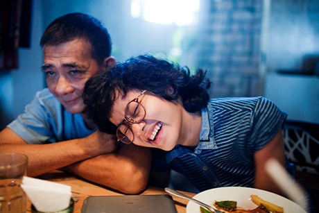 Khoảng khắc "du ca" Lê Cát Trọng Lý qua ống kính Maika - 3 Lê Cát Trọng Lý vui cười bên ê kíp chuyến đi