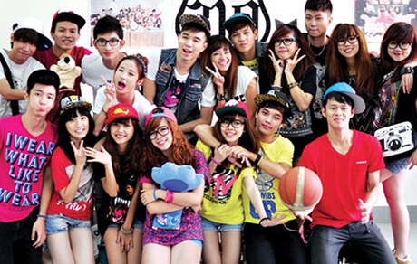 St.319 Việt Nam trở thành nhóm cover Kpop ảnh hưởng nhất thế giới - 1 Nhóm nhảy St.319 chủ yếu gồm các thành viên tuổi teen.
