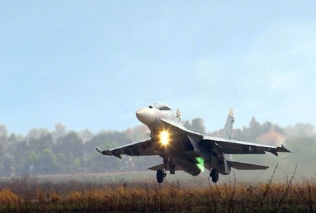 Hổ mang chúa xuất kích lên trời cao.