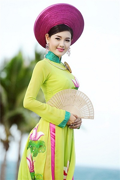 Người đẹp xứ dừa bay bổng với áo dài dân tộc - 5 Khuôn mặt Phương Thảo luôn rạng người, tươi tắn