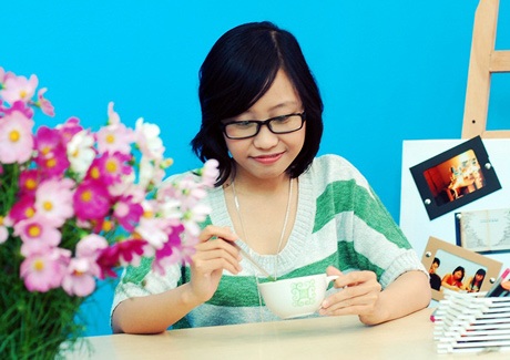 Cô gái 9X thành tích “khủng” từng diện kiến Ngoại trưởng Mỹ - 1 Cô bạn răng khểnh với thành tích hoạt động khủng Thùy Trang.