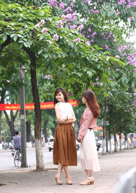 Rực sắc tím bằng lăng, giới trẻ Hà thành đổ xô chụp ảnh - 6 Mai Châm