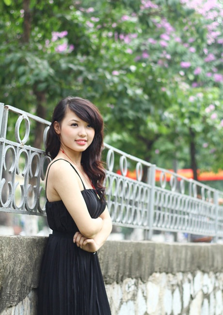 Rực sắc tím bằng lăng, giới trẻ Hà thành đổ xô chụp ảnh - 8 Mai Châm