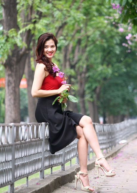 Rực sắc tím bằng lăng, giới trẻ Hà thành đổ xô chụp ảnh - 10 Mai Châm