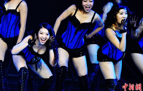Ngắm những hoạt náo viên TQ trẻ trung, xinh đẹp - 10 Vũ Phong