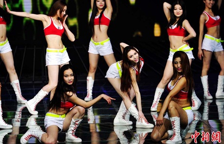 Ngắm những hoạt náo viên TQ trẻ trung, xinh đẹp - 16 Vũ Phong