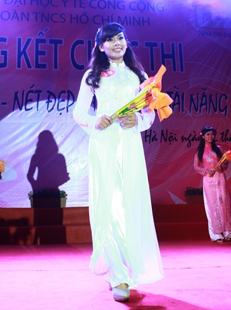 Lộ diện Hoa khôi và Hoa vương ĐH Y tế công cộng - 5 Phần trình diễn áo dài của các thí sinh nữ