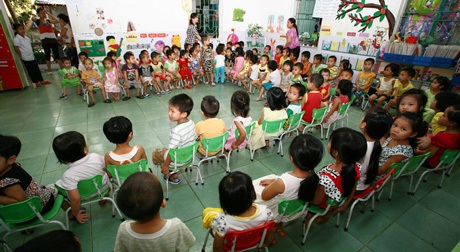 Những hình ảnh bất ngờ, trớ trêu ở làng cổ Đường Lâm - 3 Những hình ảnh bất ngờ, trớ trêu ở làng cổ Đường Lâm